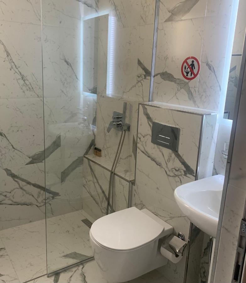 Hotel Soan Sarande Bagian luar foto