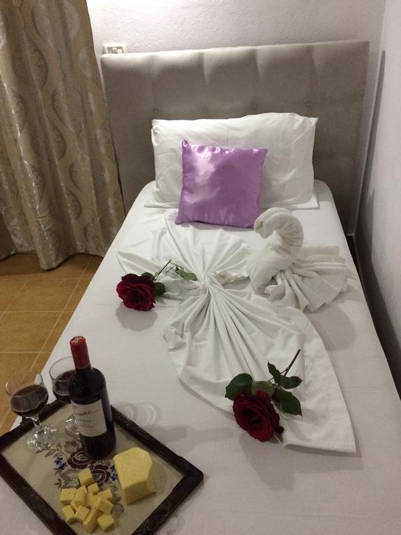 Hotel Soan Sarande Bagian luar foto